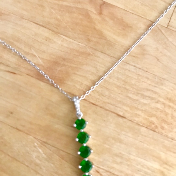 Sterling silver simulated emerald pendant necklace - Picture 1 of 3